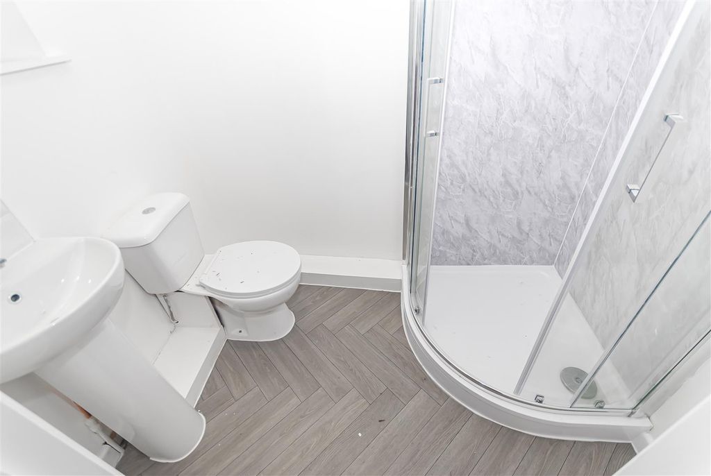 Property photo 3 of 6 1st F Room 2.Jpg