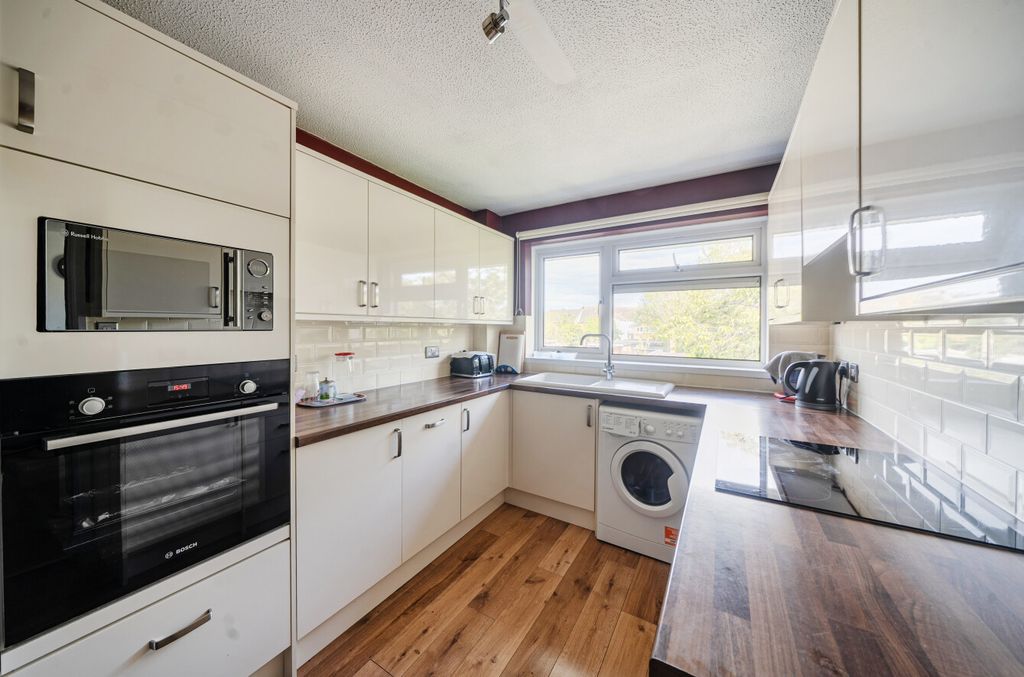 Property photo 2 of 12 1445978-16-69E643...
