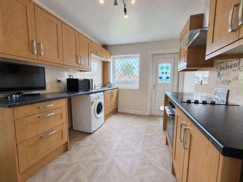 Property photo 3 of 8 Kitchen