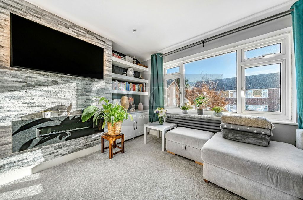 Property photo 3 of 18