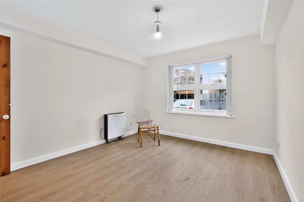 Property photo 3 of 11 Bedroom