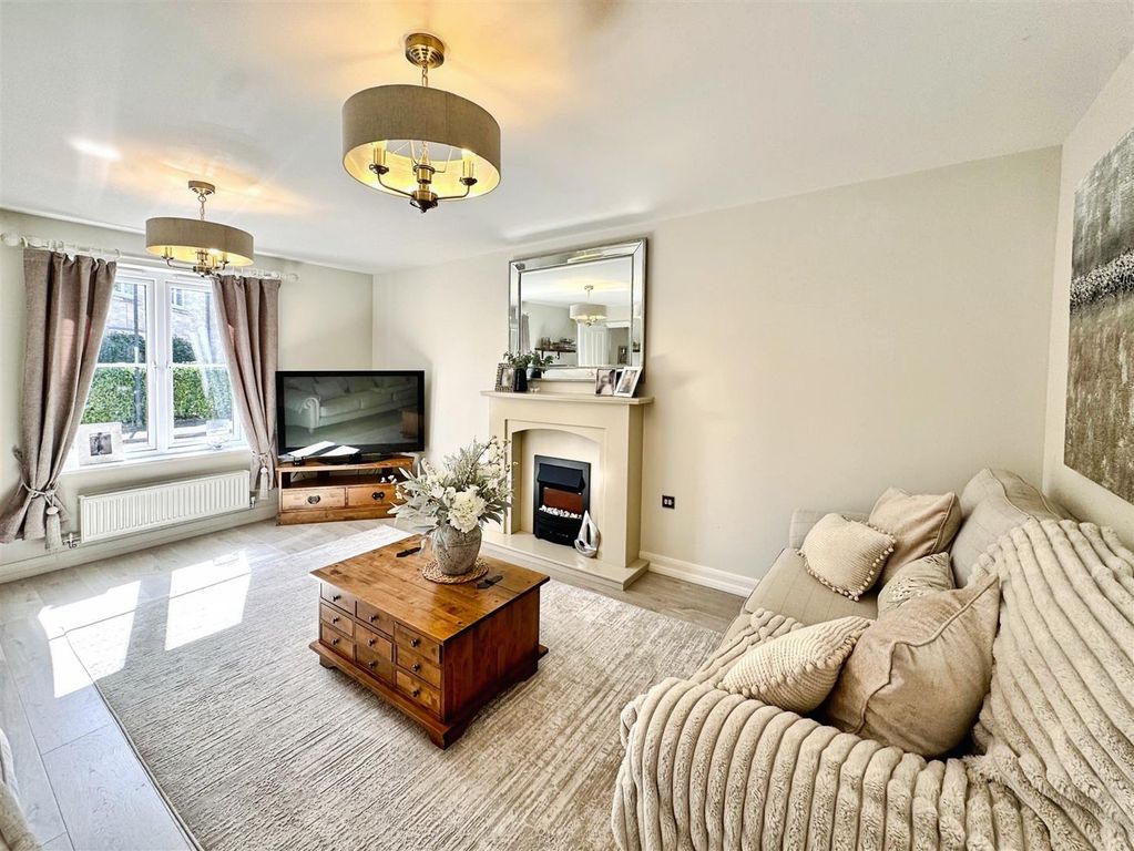 Property photo 3 of 34 Sitting Room