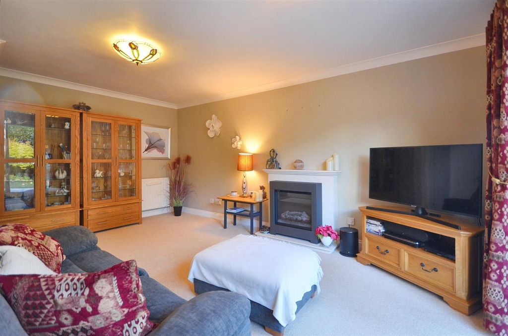 Property photo 3 of 13 Sitting Room