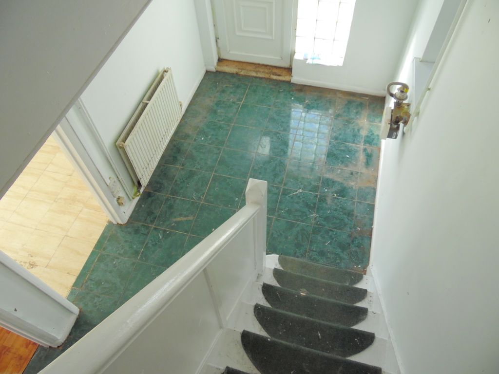 Property photo 3 of 36 Hallway