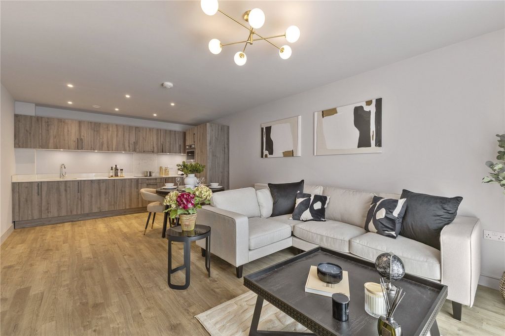 Property photo 3 of 17 5202 Show Home