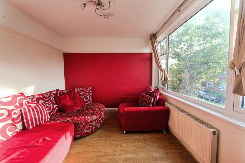 Property photo 3 of 17 Photo