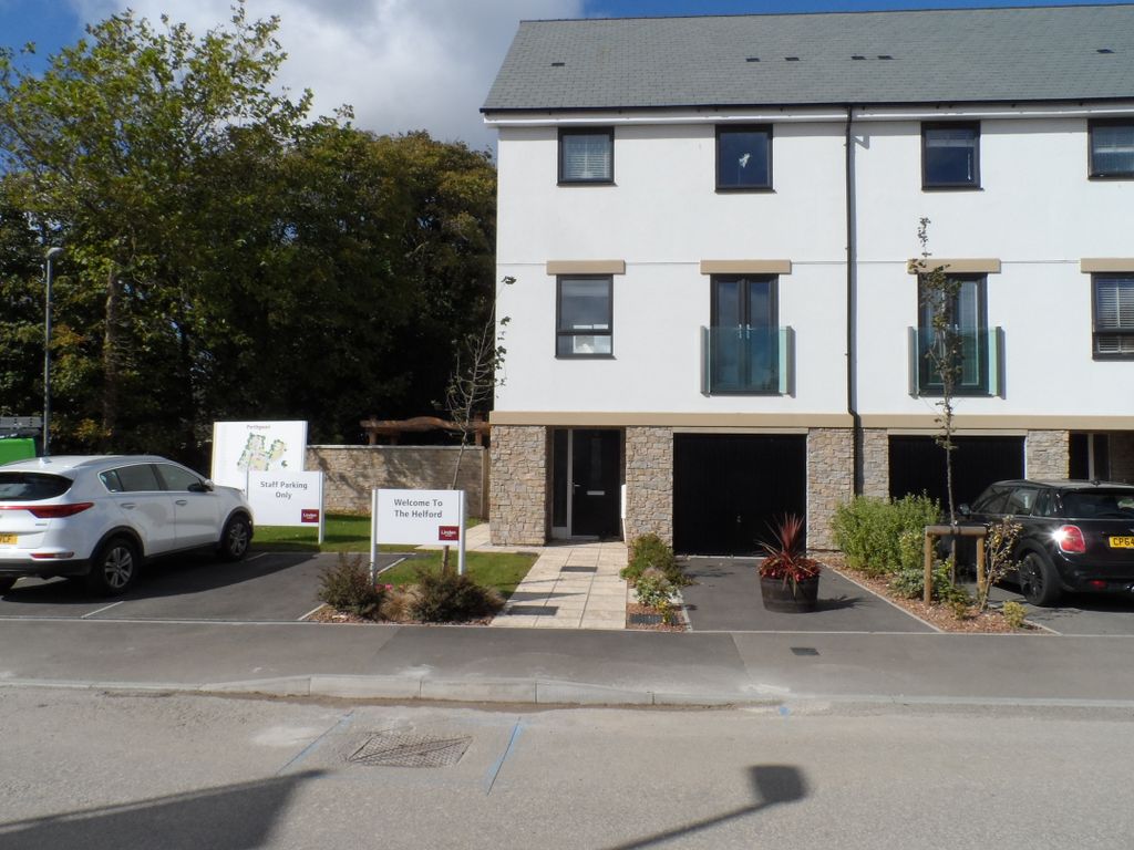 Property photo 1 of 10 Front