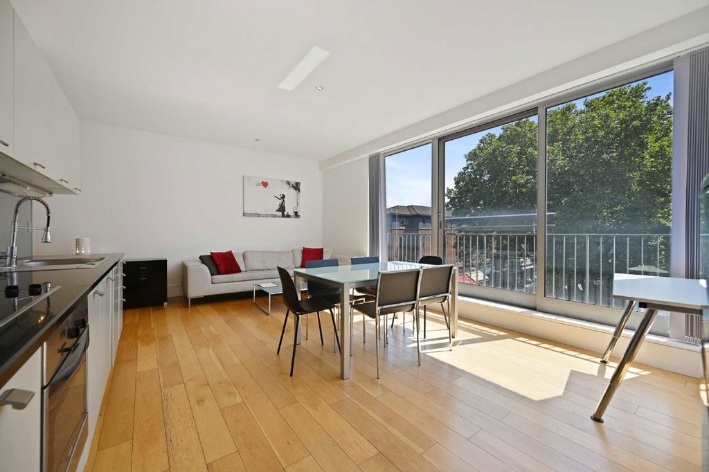 Property photo 3 of 6