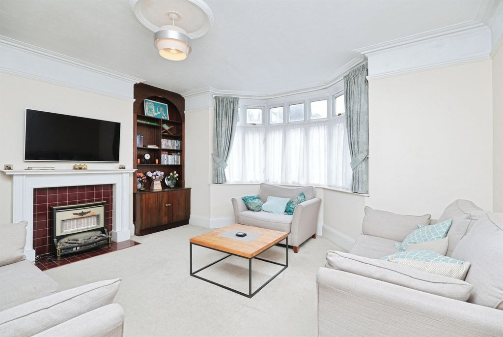Property photo 2 of 19