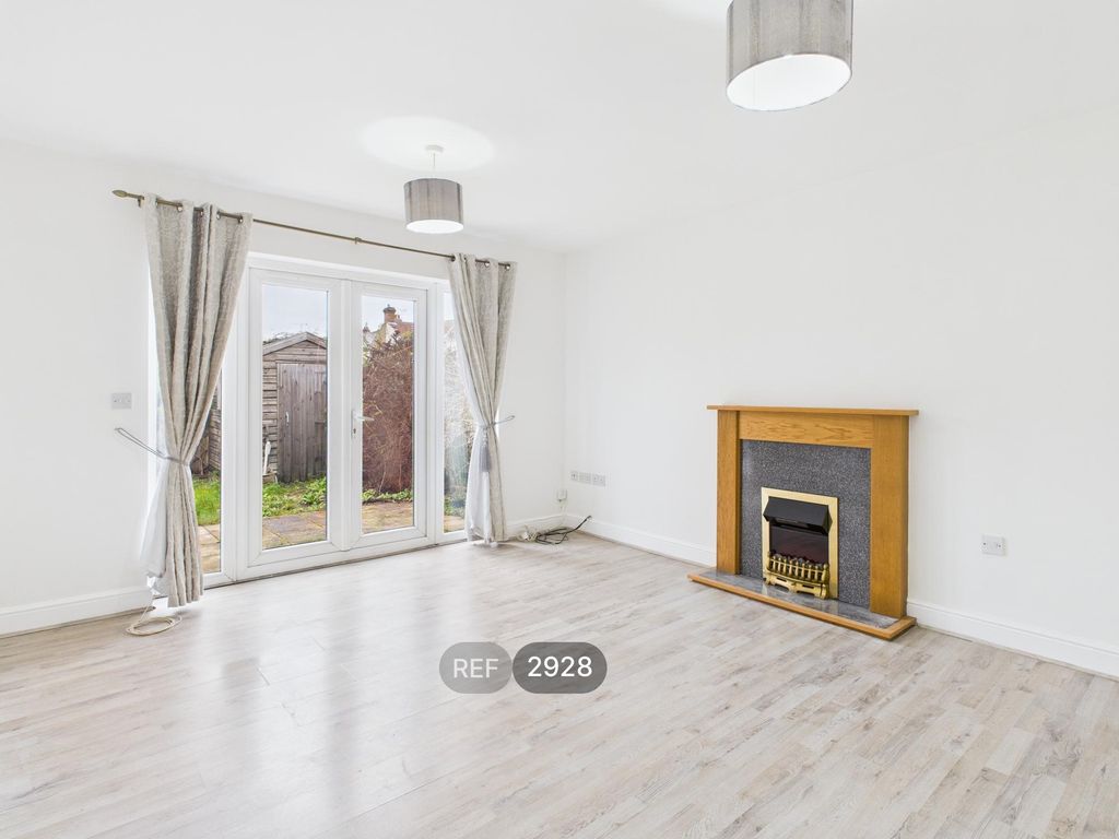 Property photo 2 of 22 Living Room