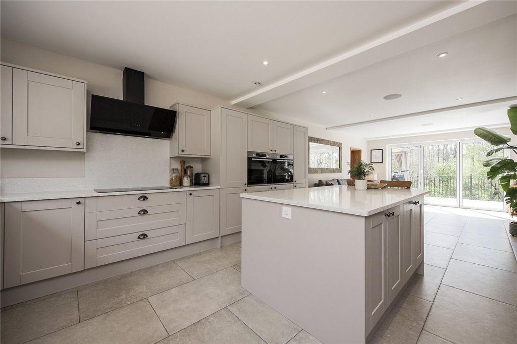 Property photo 2 of 25 Picture No. 14