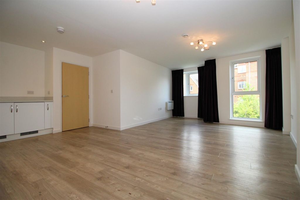 Property photo 2 of 9 Reception/Kitchen