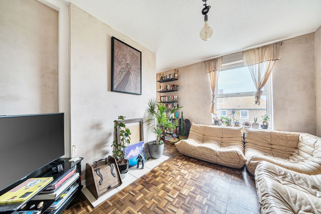 Property photo 2 of 12 1422853-10-69B2c5...