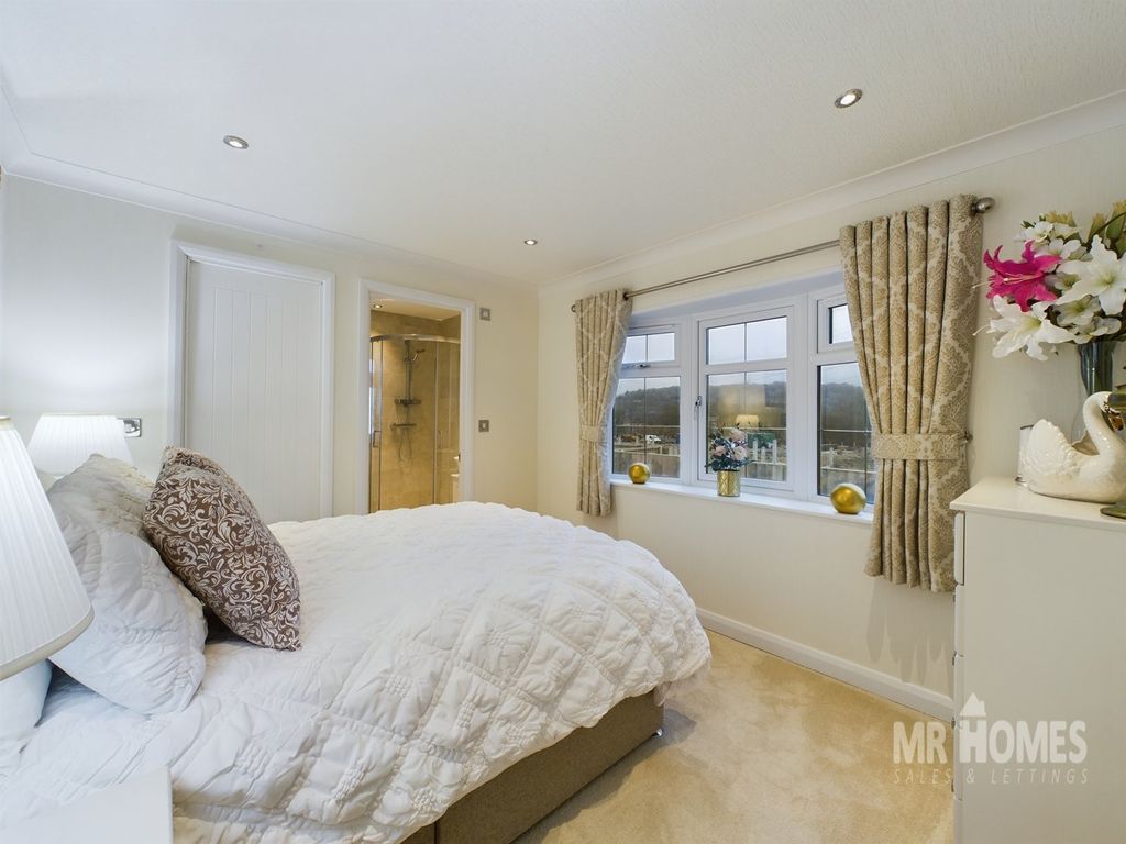 Property photo 2 of 27