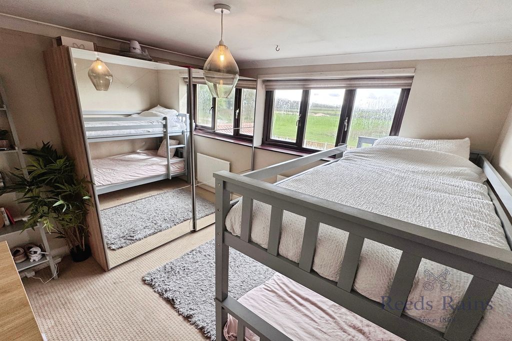 Property photo 3 of 24 Bedroom 2