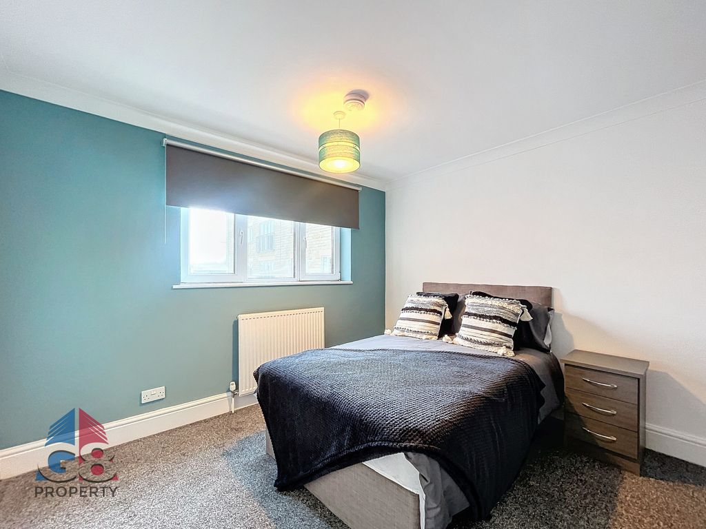 Property photo 1 of 8 4 Bed Shared House - Doncaster Road, Barnsley S70