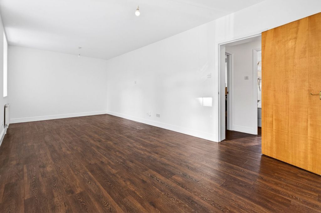 Property photo 2 of 18 Picture No. 02