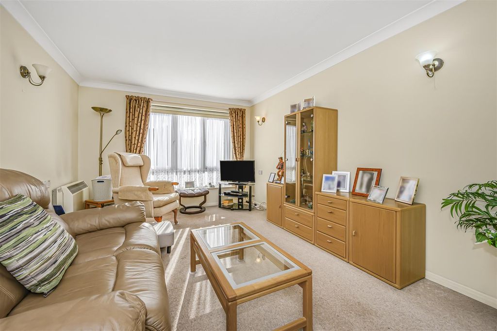 Property photo 2 of 13 14 Ullswater Court-9.Jpg