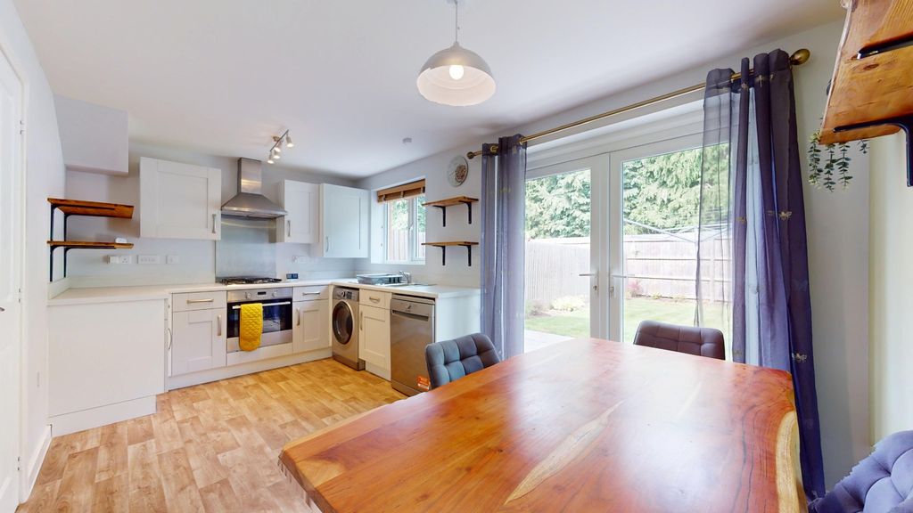 Property photo 2 of 17 4281242