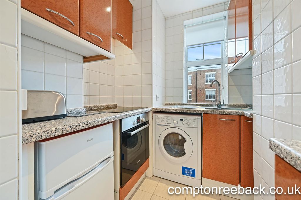 Property photo 2 of 7 Holmefield Court - Kitchena3 (1).Jpg