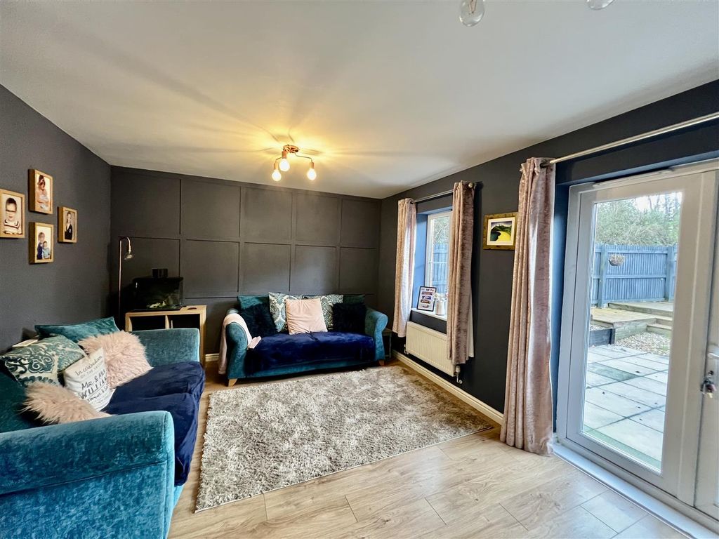 Property photo 2 of 21 Lounge