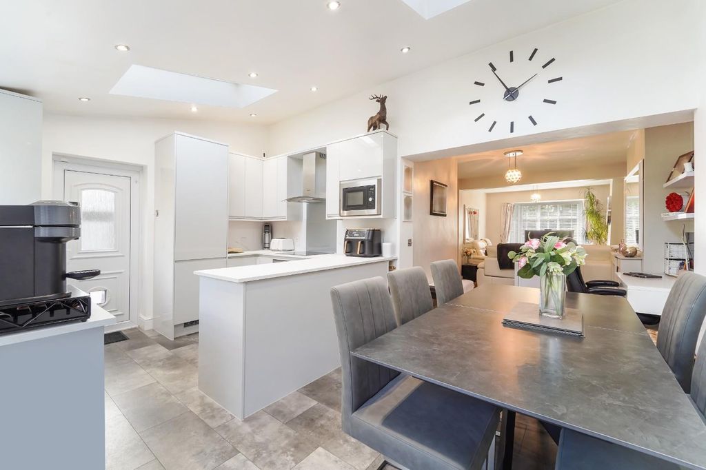 Property photo 3 of 14 Fairlawn Grove