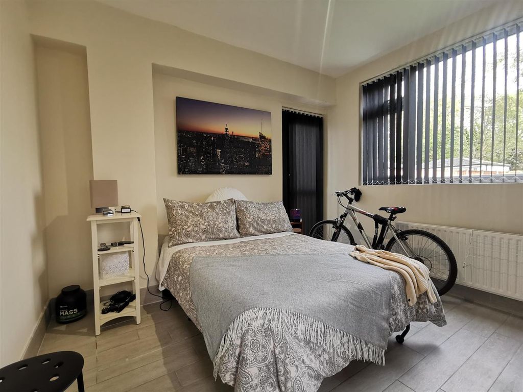 Property photo 1 of 5 Bedroom