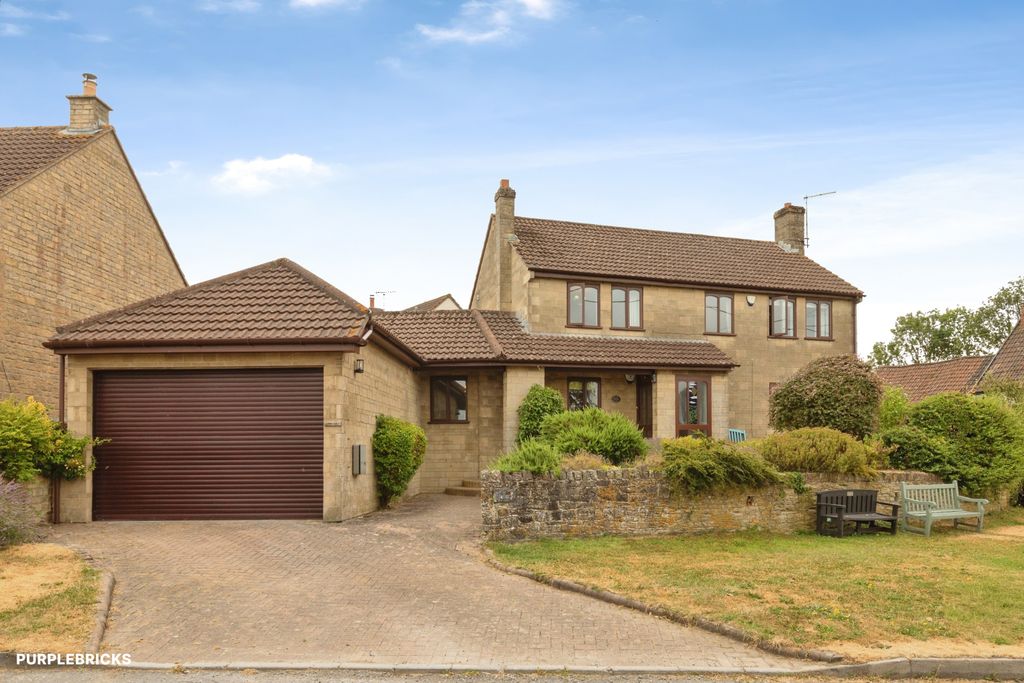 Property photo 1 of 32