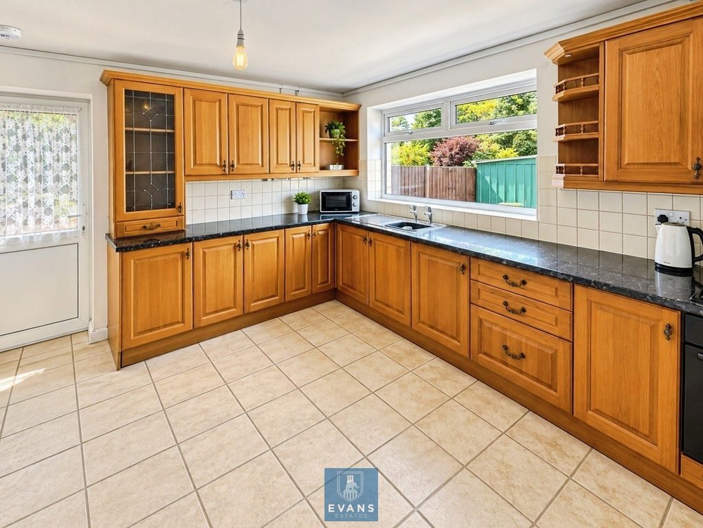 Property photo 3 of 14 Kitchen Diner