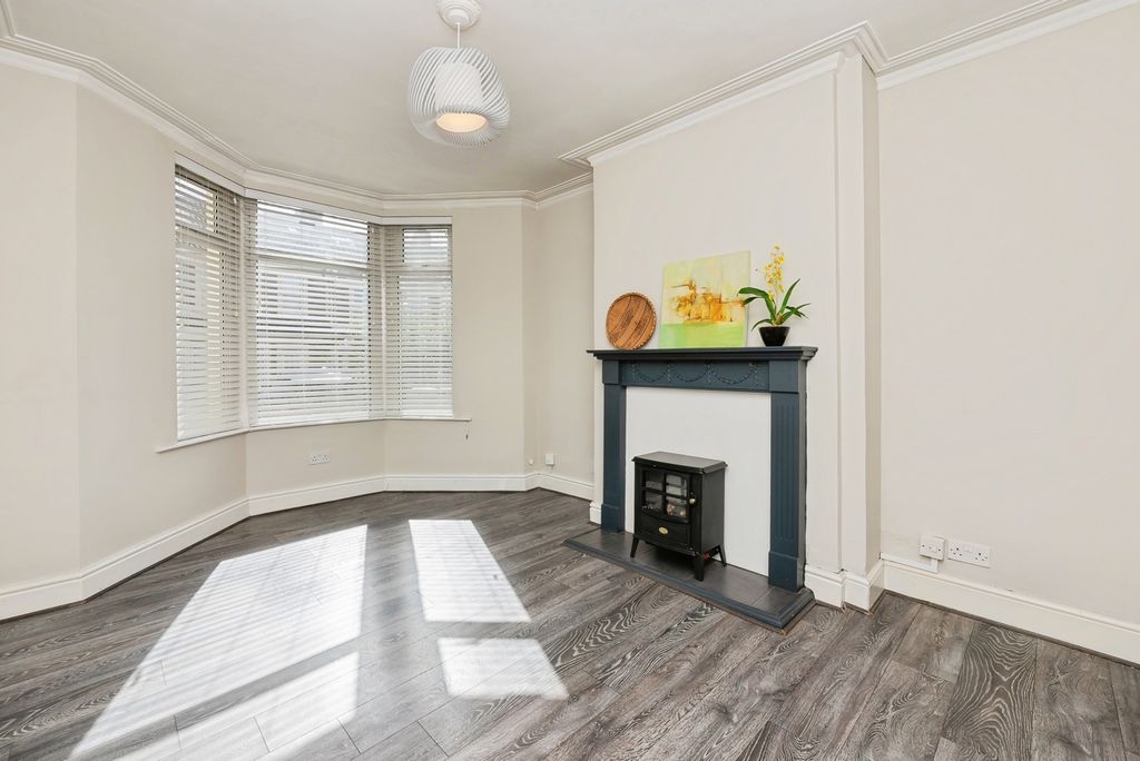 Property photo 2 of 30 Pbox-Img.Jpg