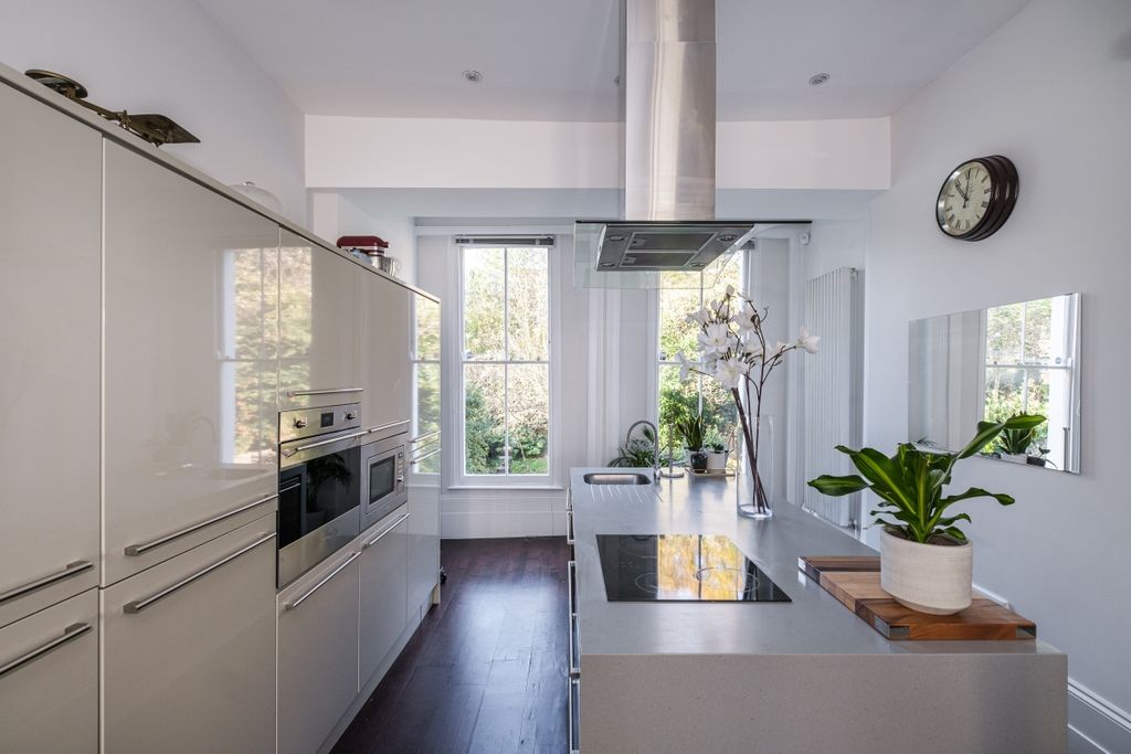 Property photo 3 of 20 Petherton Road
