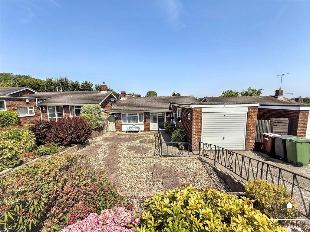 Property photo 1 of 15 01323 438506