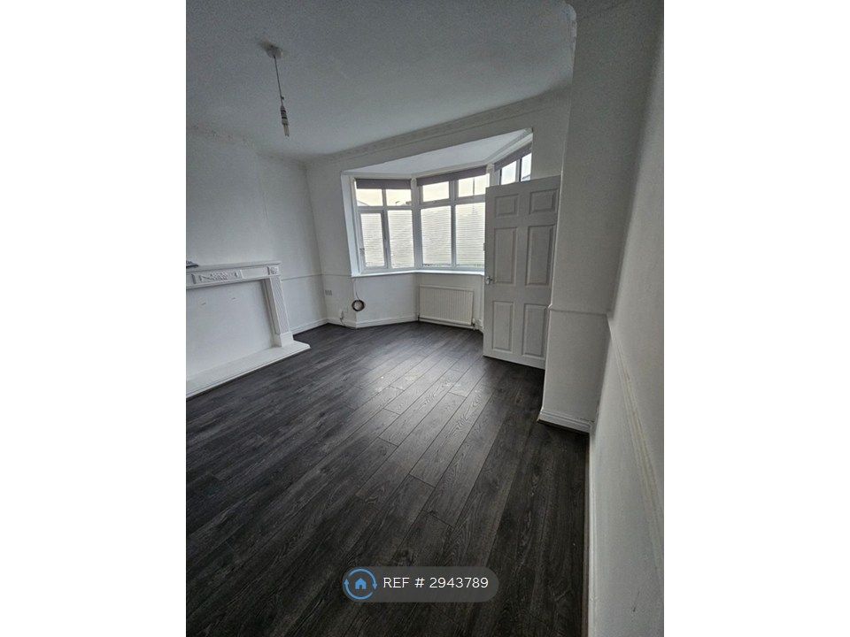 Property photo 3 of 20 Dining/Living Room