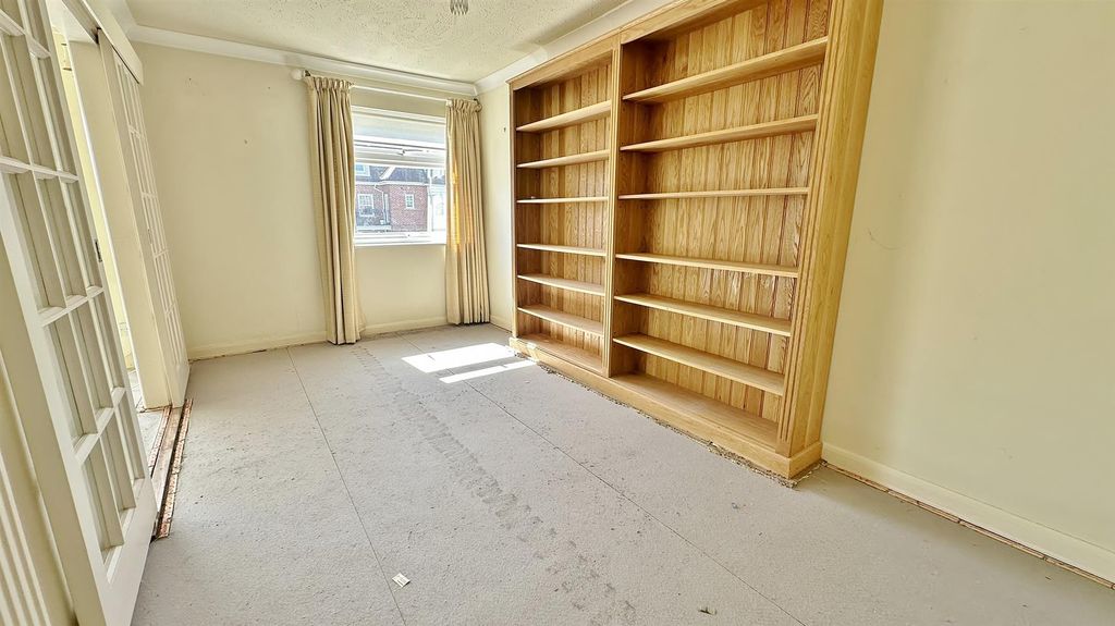 Additional image 10 of 2 bed flat for saleQueens Road, Frinton-On-Sea CO13