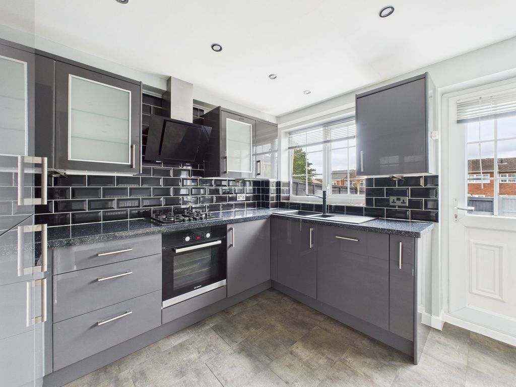 Property photo 3 of 14 Dining/Kitchen