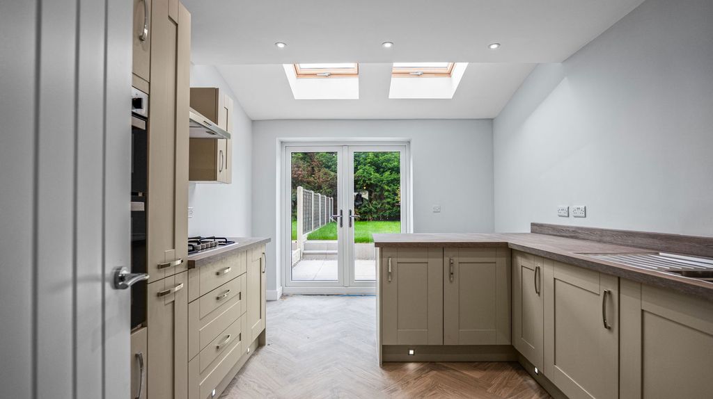 Property photo 3 of 25