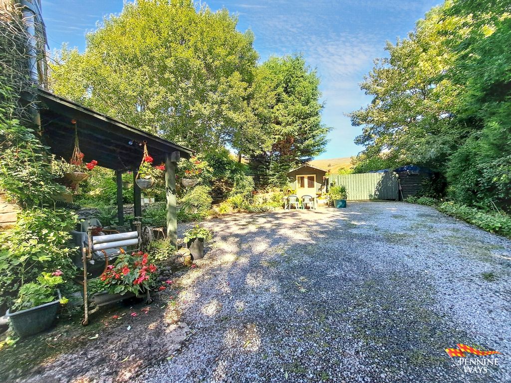 Property photo 3 of 42