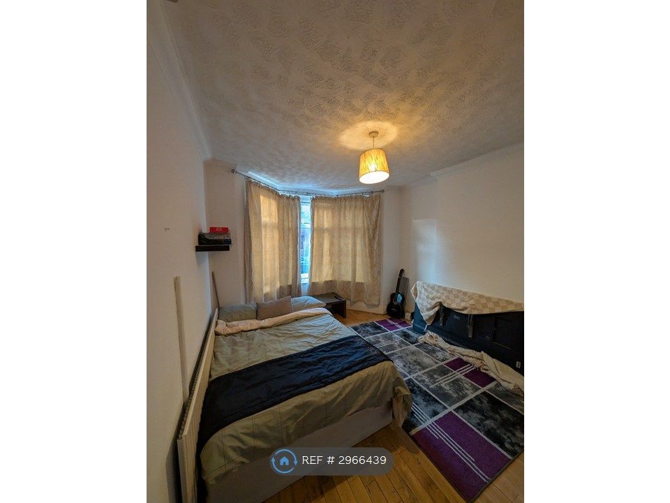 Property photo 1 of 6 Downstairs - Double Bedroom