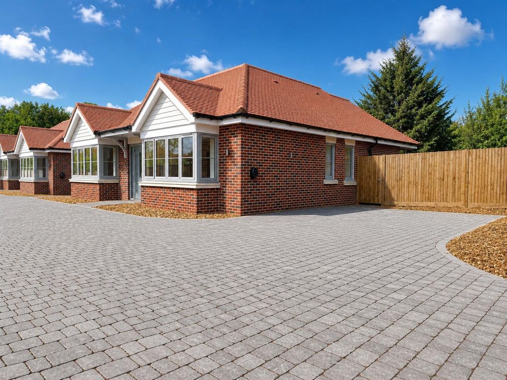 3 bed detached bungalow for saleHarriotts Lane, Ashtead KT21