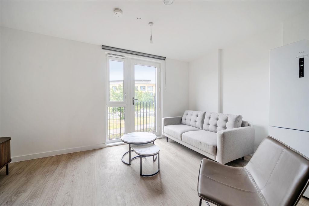 Property photo 3 of 12 1300995-8-68415E63B2300.Jpg