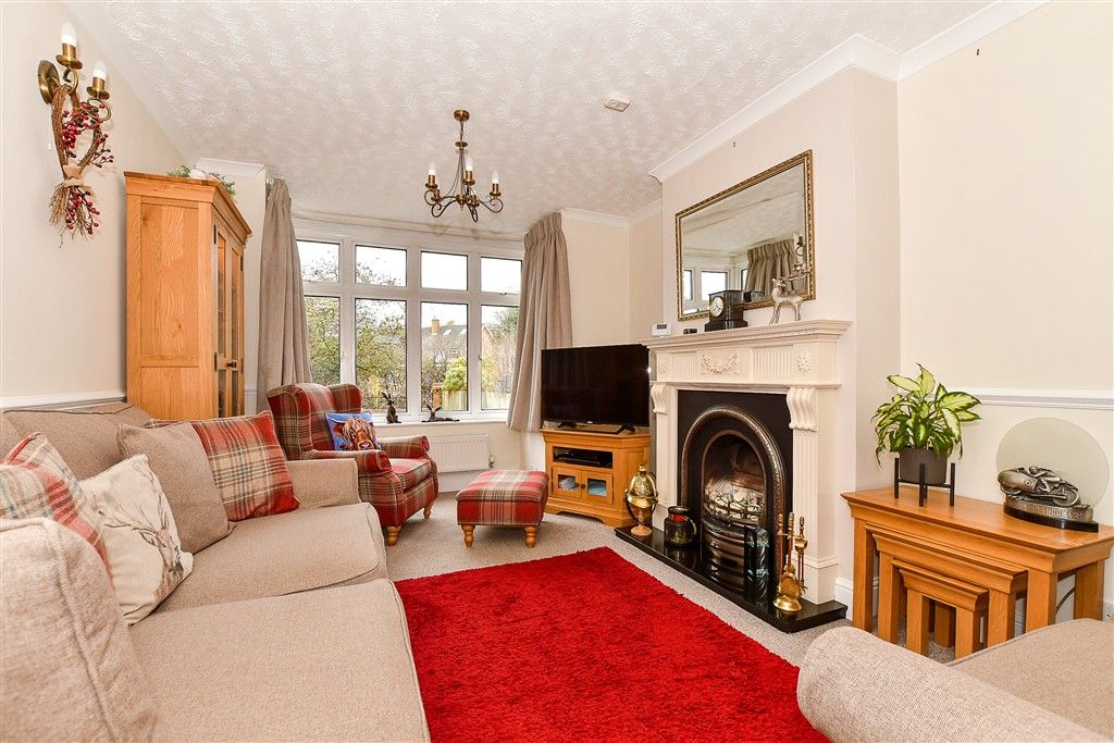 Property photo 2 of 14 Lounge