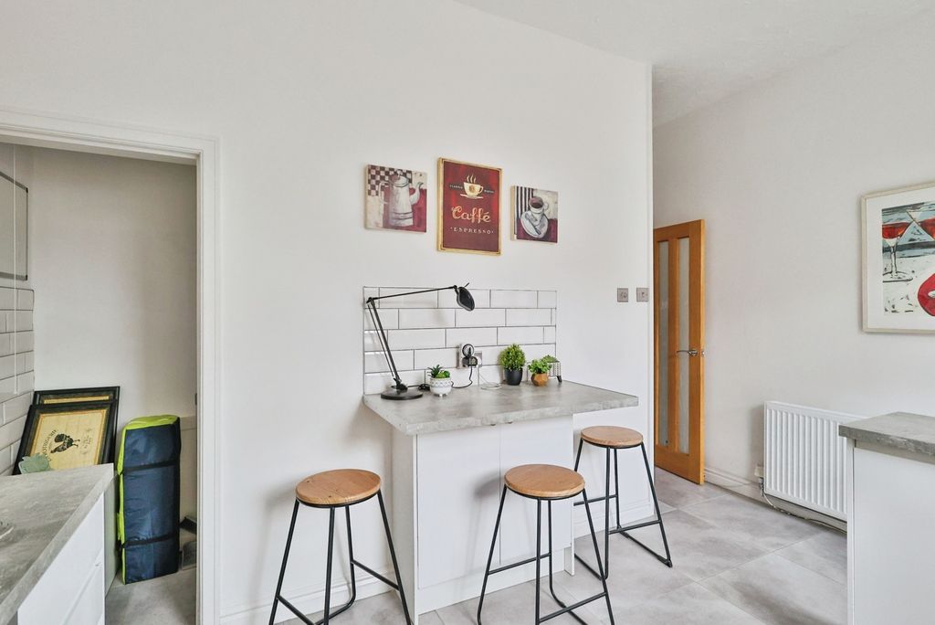 Property photo 2 of 16 Kitchen