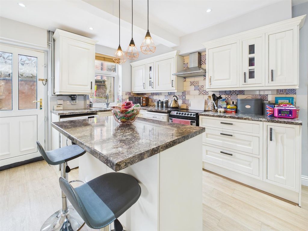 Property photo 2 of 16 Cam05284G0-Pr0096-Still011.Jpg