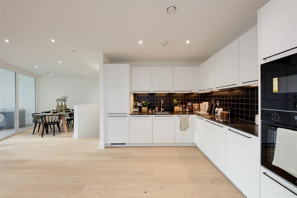 Property photo 3 of 19 Escapade Place.Jpg