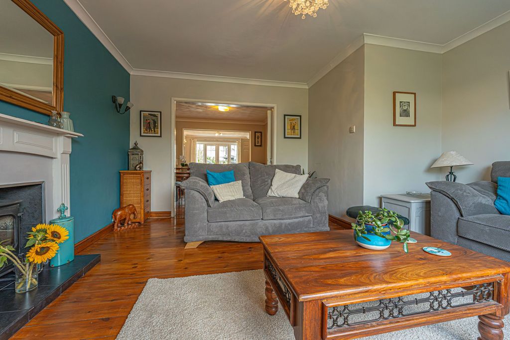 Property photo 3 of 33