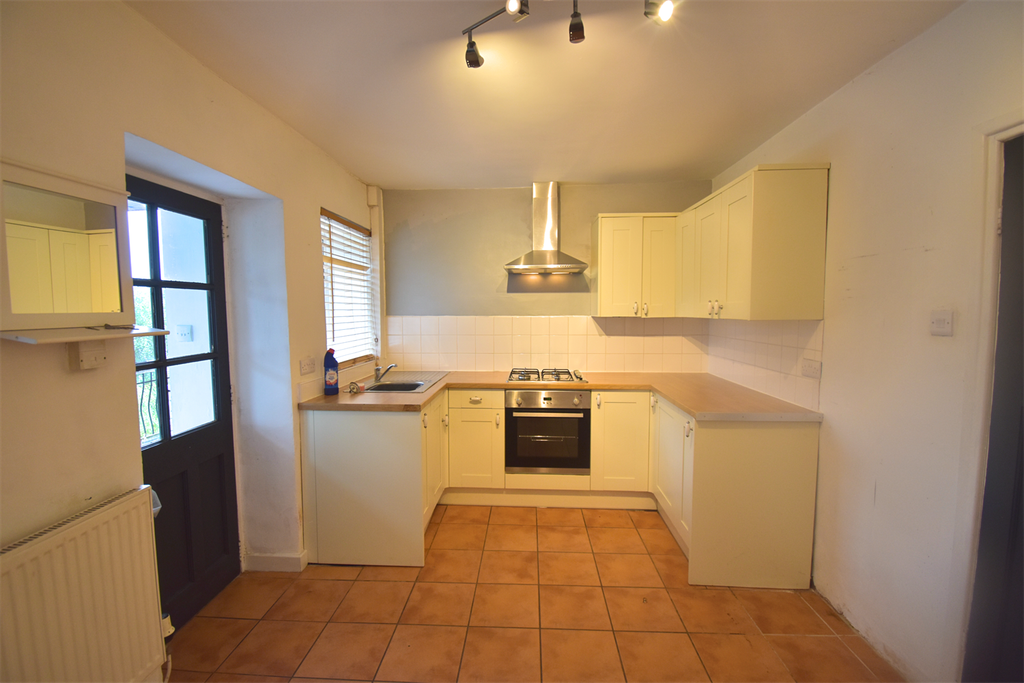 Property photo 3 of 12 Kitchen