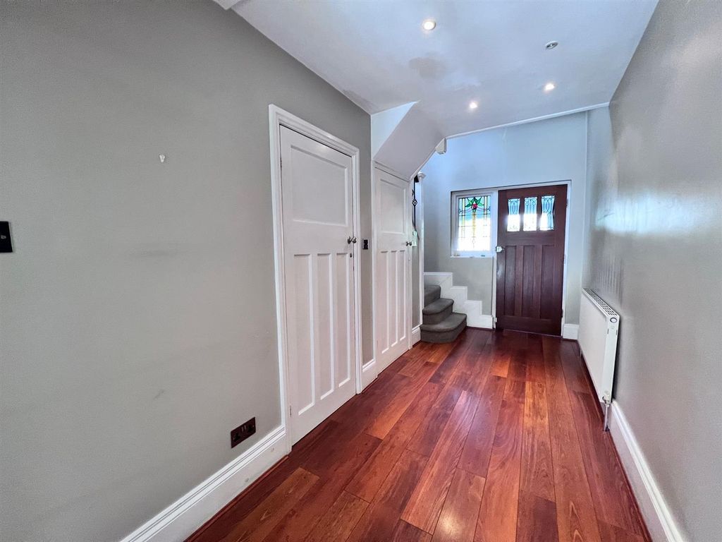 Property photo 3 of 34 Hallway.Jpg