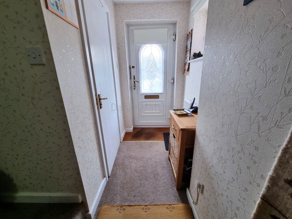 Property photo 2 of 18 Hallway