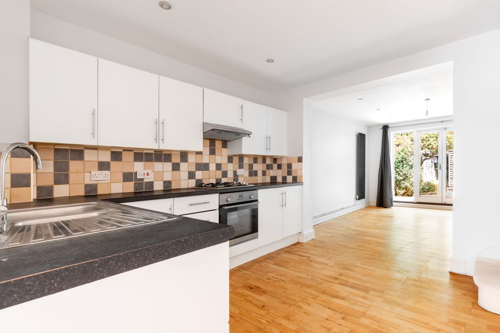 Property photo 3 of 18 A5
