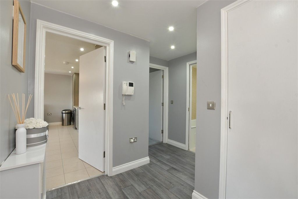 Property photo 3 of 7 Hallway